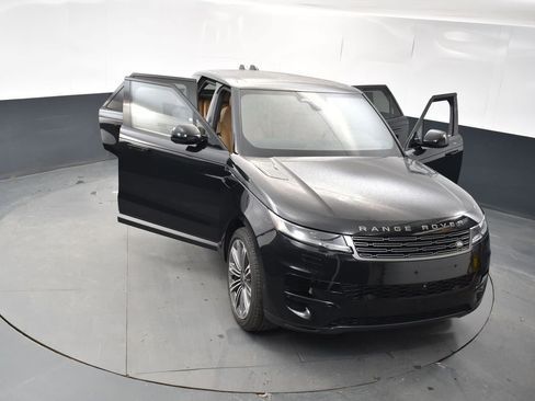 Used 2025 Land Rover Range Rover Sport SE image 20