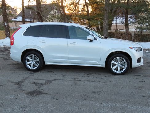 Used 2020 Volvo XC90 T6 Momentum image 6