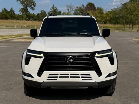 Used 2024 Lexus GX 550 AWD/4WD image 6