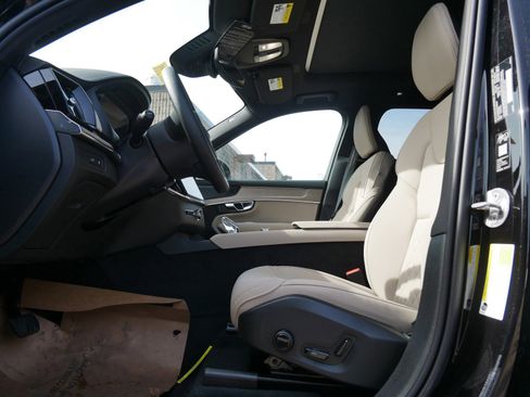 New 2026 Volvo XC90 T8 Plus w/ Protection Package Premier AWD/4WD image 5