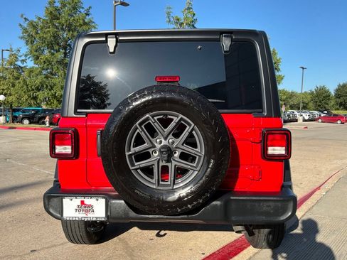 Used 2025 Jeep Wrangler Unlimited Sport AWD/4WD image 7
