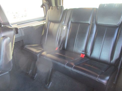 Used 2016 Ford Expedition XLT w/ Equipment Group 202A RWD image 6