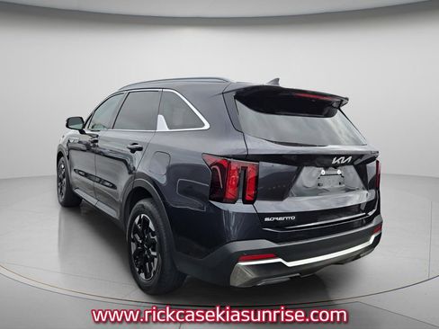 Used 2025 Kia Sorento S w/ Panoramic Sunroof Package image 5