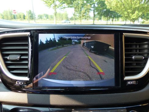 Used 2026 Chrysler Pacifica Select FWD image 34