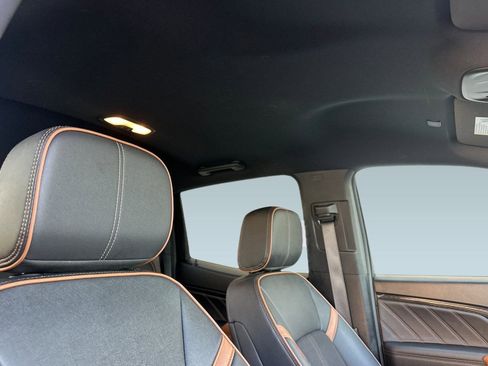 Used 2025 GMC Canyon AT4 image 25