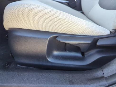 Used 2020 Toyota Corolla LE image 10