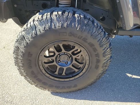 Used 2022 Jeep Gladiator Sport image 14