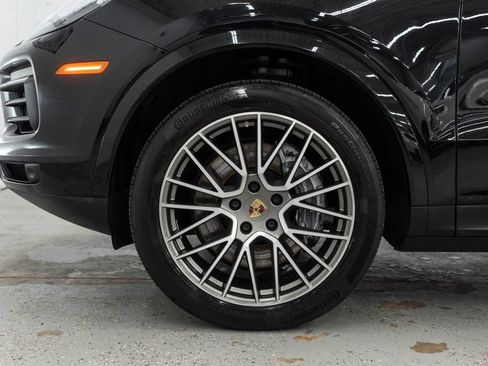 Used 2023 Porsche Cayenne Platinum Edition AWD/4WD image 36