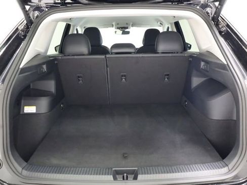 Used 2025 Volkswagen Tiguan SE FWD image 31