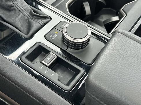 Used 2025 Toyota Tundra Limited AWD/4WD image 30