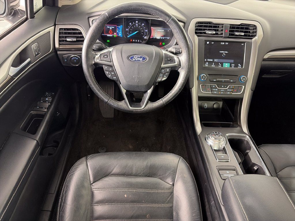 Used 2018 Ford Fusion SE w/ Equipment Group 602A FWD image 14