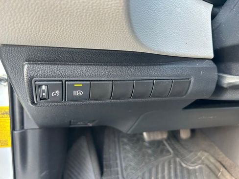 Used 2020 Toyota Corolla LE FWD image 17