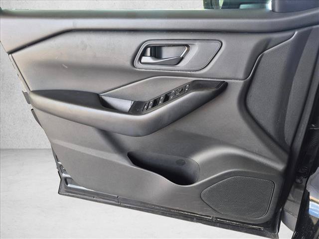 Used 2024 Nissan Rogue S AWD/4WD image 13