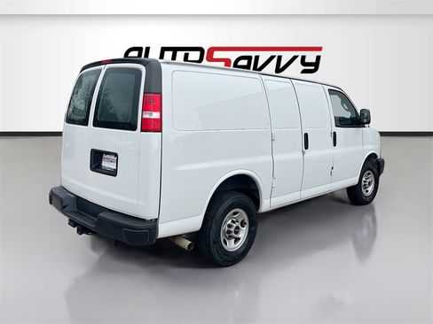 Used 2023 GMC Savana 3500 w/ Driver Convenience Package image 8