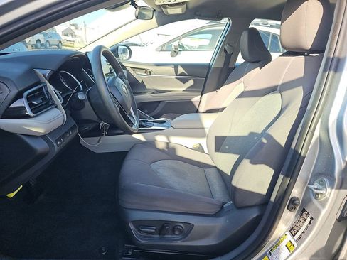Used 2022 Toyota Camry LE image 3