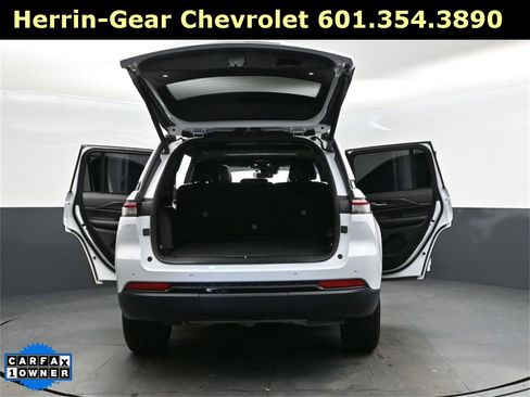 Used 2025 Jeep Grand Cherokee Altitude image 51