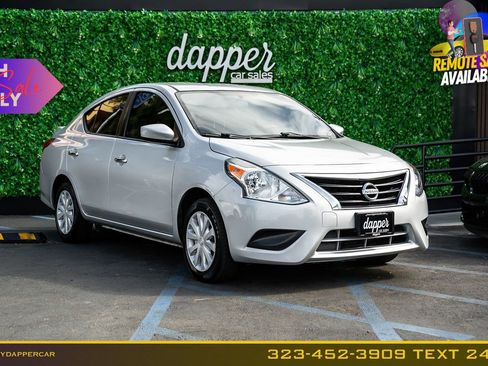 Used 2018 Nissan Versa SV FWD image 3