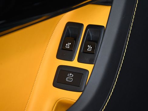 Used 2023 Rolls-Royce Cullinan image 40