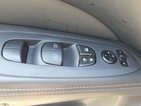 Used 2015 Nissan Pathfinder Platinum FWD image 28