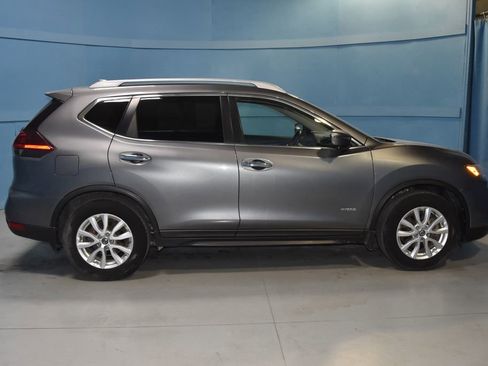 Used 2019 Nissan Rogue SV w/ Premium Package image 23