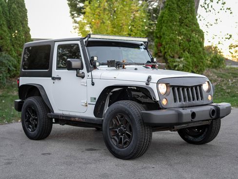 Used 2015 Jeep Wrangler Sport image 3