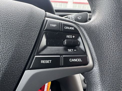 Used 2018 Hyundai Elantra SE image 34