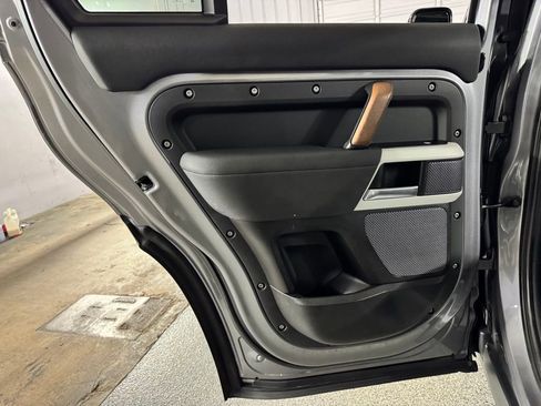 Used 2022 Land Rover Defender 110 X-Dynamic SE image 42