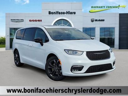 New 2026 Chrysler Pacifica Select