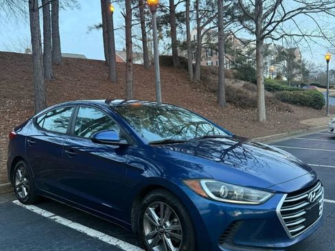 Used 2017 Hyundai Elantra SE image 4