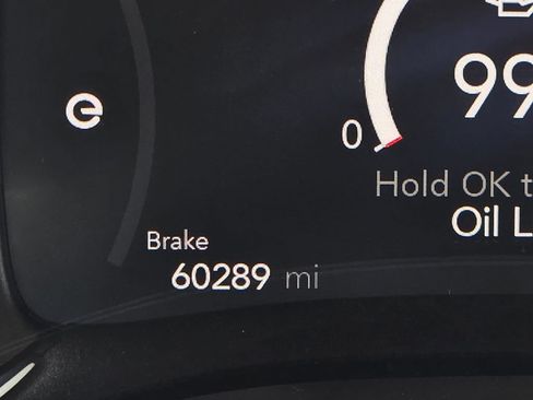 Used 2023 Chrysler Pacifica Touring-L FWD image 18