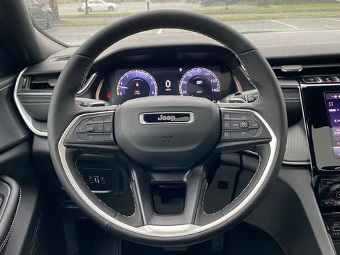 New 2025 Jeep Grand Cherokee Altitude image 23