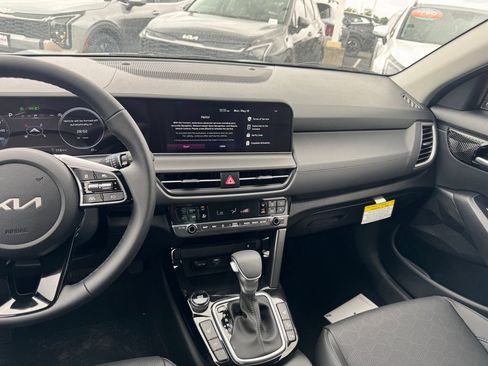 New 2026 Kia Seltos EX FWD image 16