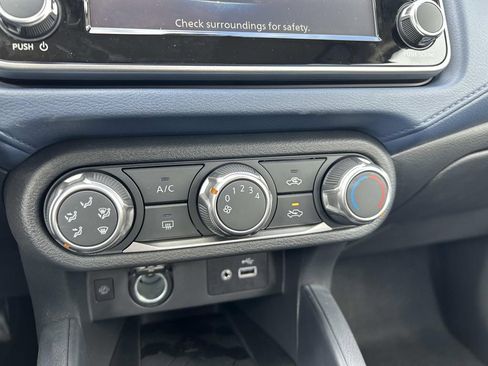 Used 2025 Nissan Versa SV w/ Trunk Package image 30