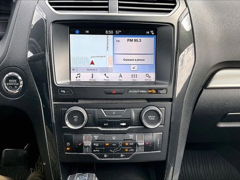 Used 2018 Ford Explorer XLT w/ Equipment Group 202A AWD/4WD image 32