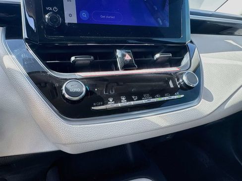 Used 2025 Toyota Corolla LE FWD image 17