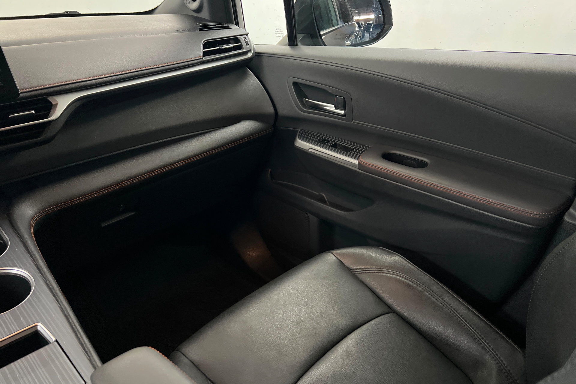 Used 2022 Toyota Sienna XSE w/ XSE Plus Package FWD image 11