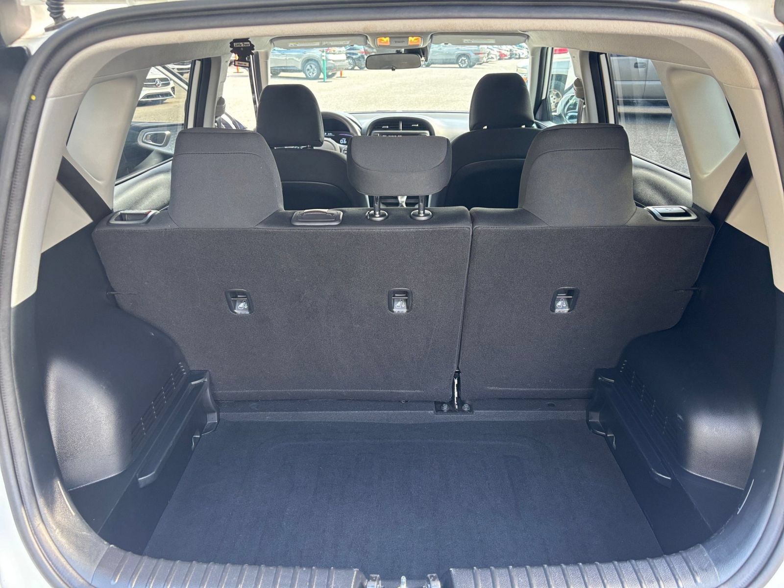 Used 2025 Kia Soul LX w/ LX Technology Package FWD image 28