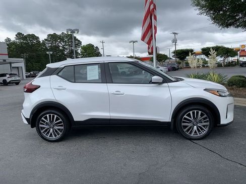Used 2021 Nissan Kicks SV FWD image 9