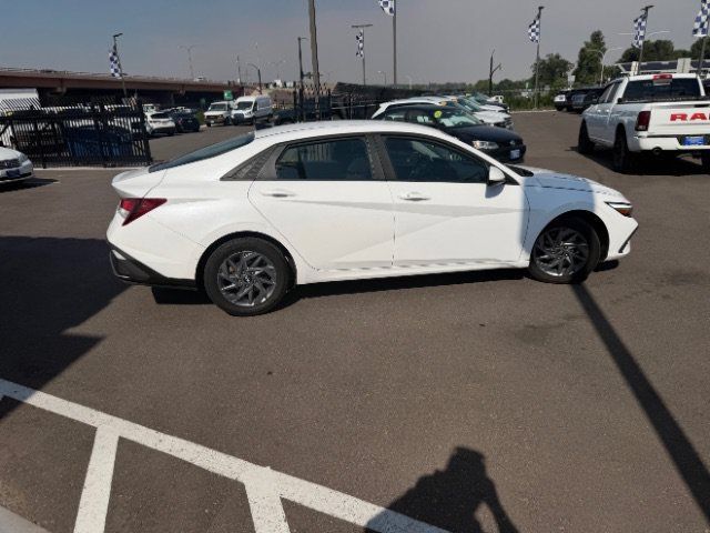 Used 2024 Hyundai Elantra SEL FWD image 18