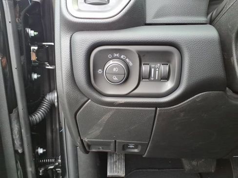 New 2026 RAM 2500 Laramie AWD/4WD image 16