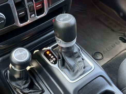 Used 2022 Jeep Wrangler Unlimited Sport AWD/4WD image 6