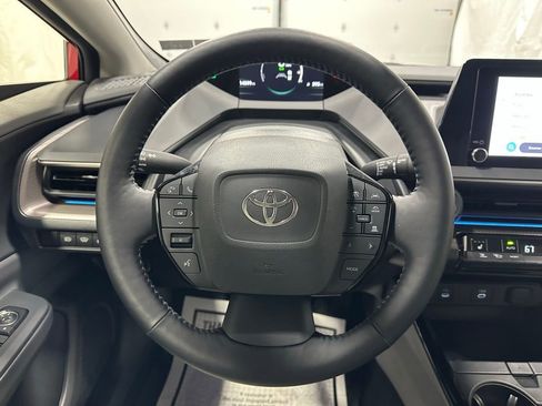 Used 2025 Toyota Prius XLE image 17