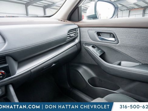 Used 2023 Nissan Rogue SV image 16