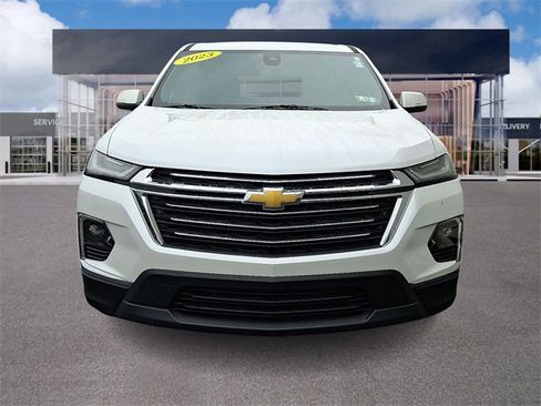 Used 2023 Chevrolet Traverse LT image 2