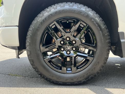 Used 2026 Chevrolet Silverado 1500 Custom w/ Turbomax Blackout Package AWD/4WD image 12