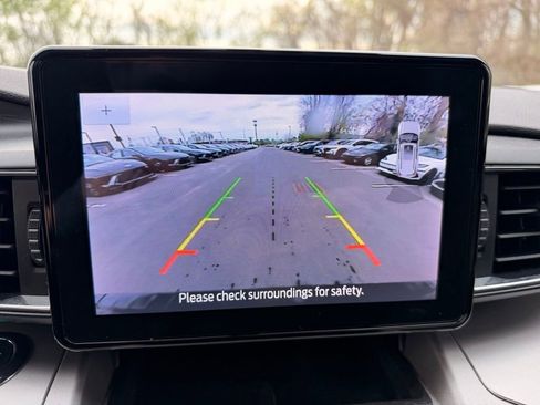 Used 2020 Ford Explorer XLT w/ Equipment Group 202A AWD/4WD image 18