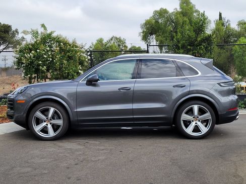 Used 2026 Porsche Cayenne AWD/4WD image 2
