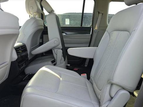 Certified 2024 Jeep Wagoneer Series II image 5