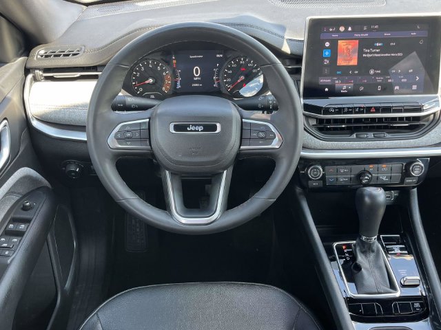 Used 2023 Jeep Compass Latitude AWD/4WD image 17