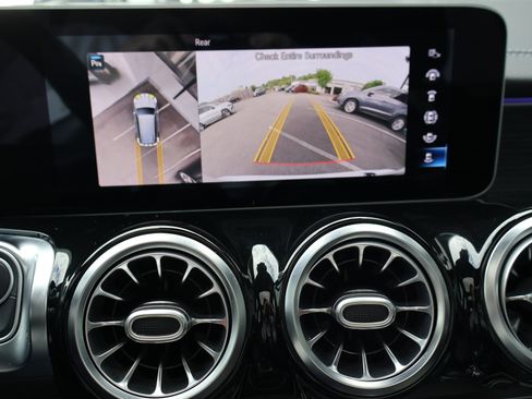 Used 2020 Mercedes-Benz GLB 250 4MATIC w/ AMG Line image 37